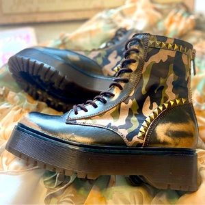 Steve Madden Moto combat boots Camo NWOT